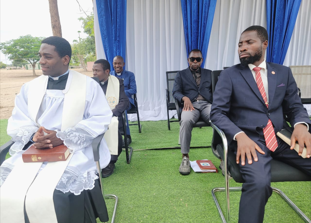 OLTRE OTTOCENTO FEDELI A RIVUNGO PER IL CULTO ECUMENICO IN OCCASIONE DEI 50 ANNI DI INDIPENDENZA DELL’ANGOLA