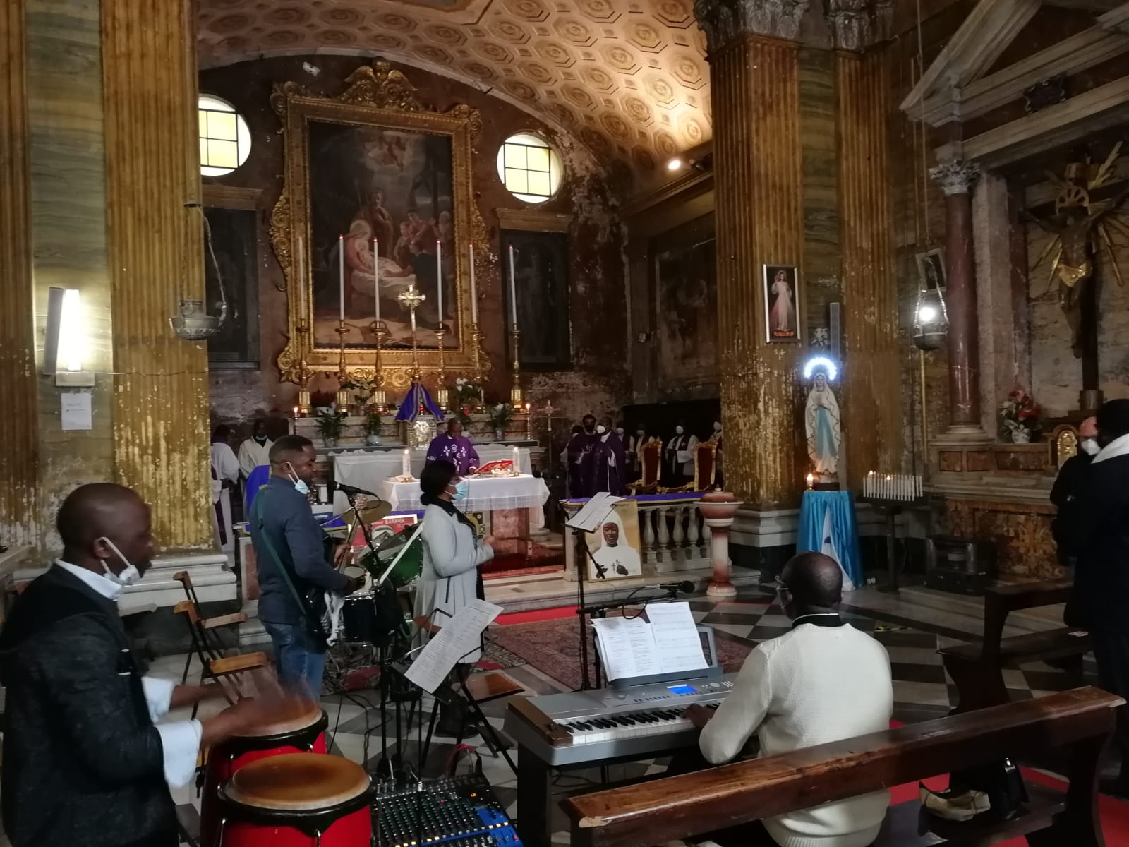 I cattolici congolesi di Roma, insieme a Tota Pulchra, alla Chiesa della Nativita' di Piazza Pasquino commemorano Luca Attanasio e gli altri caduti in Congo del 22 febbraio