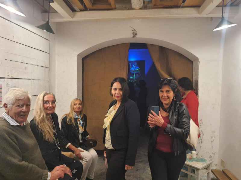 Da sinistra: Andrea Bottai gallerista, Veronica Piraccini e amici